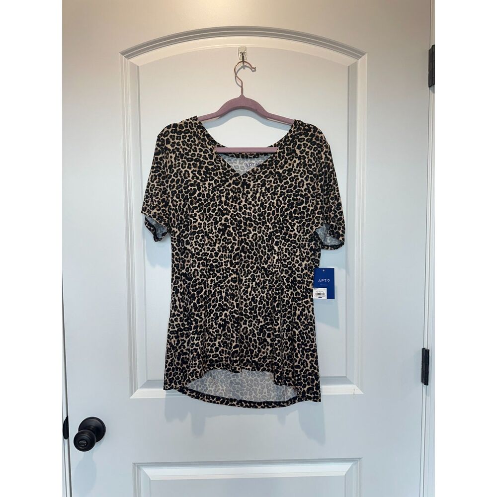 NWT Apt. 9 Essential Short Sleeve V-Neck T-Shirt Cheetah Size Large